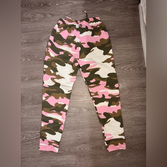 NWT Pink Camo Crop Sweatsuit - Picture 7 of 8